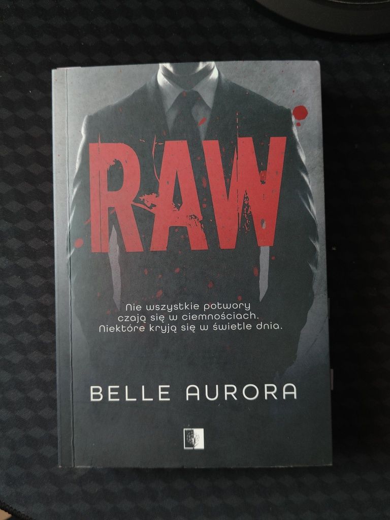książka Raw Belle Aurora