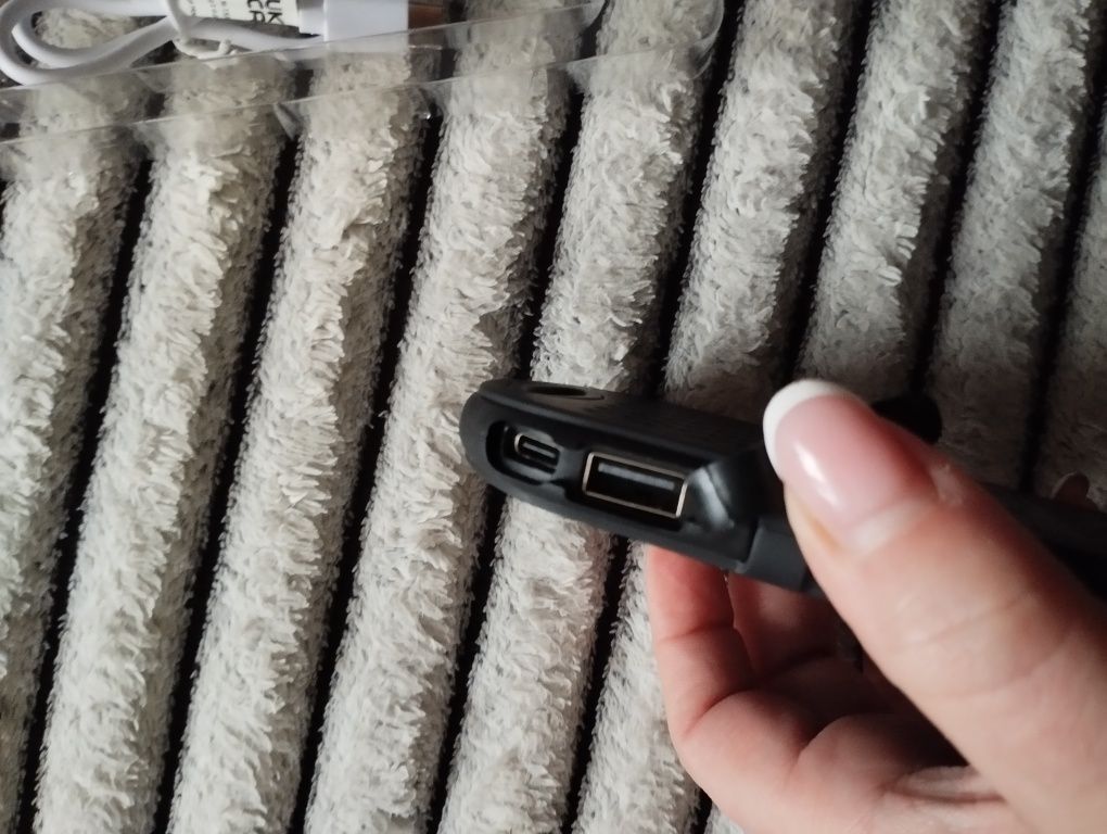Power bank solarny