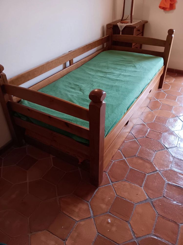 Cama e gavetão individual com colchões