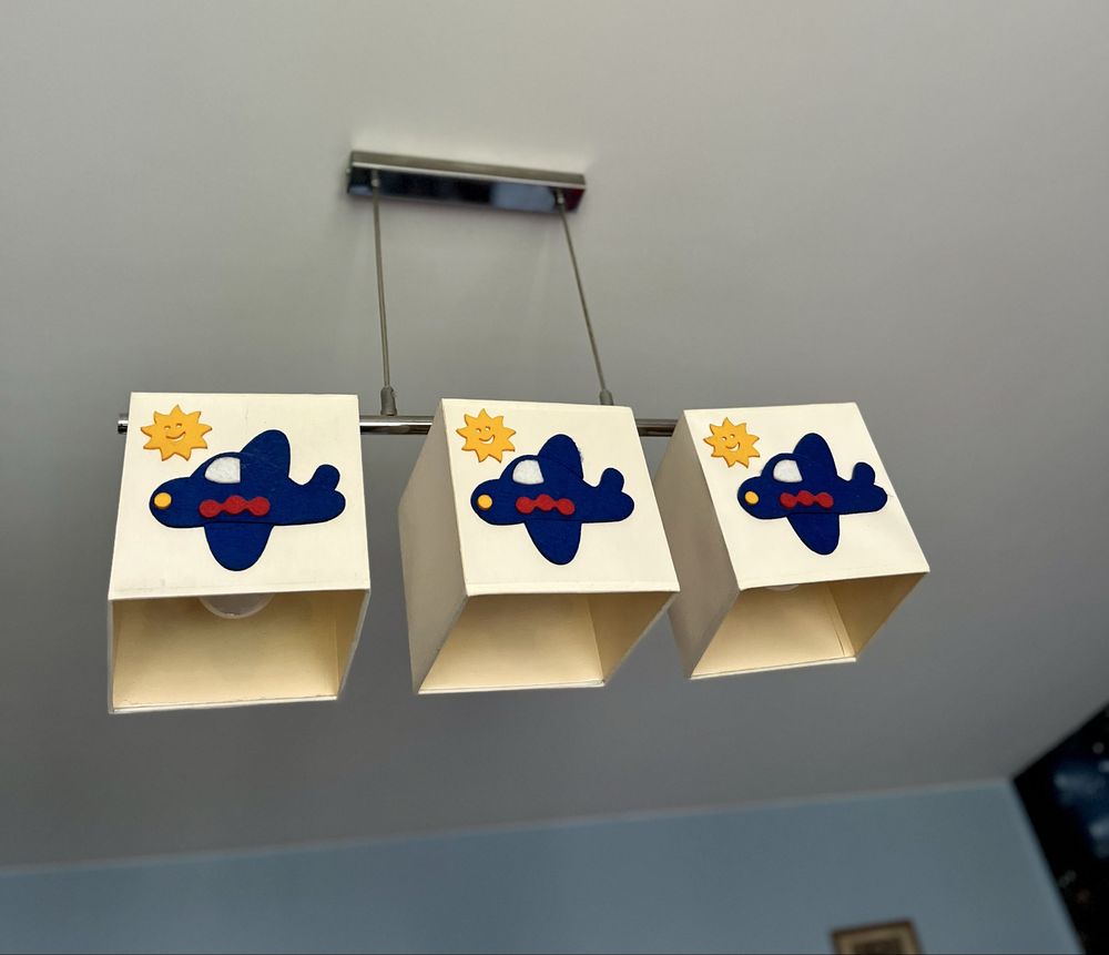 Żyrandol dziecięcy w samoloty