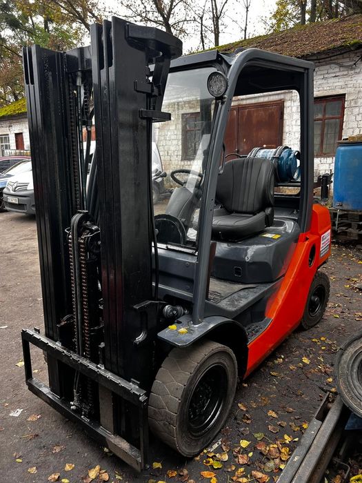 Газовий навантажувач Тойота 8FG25