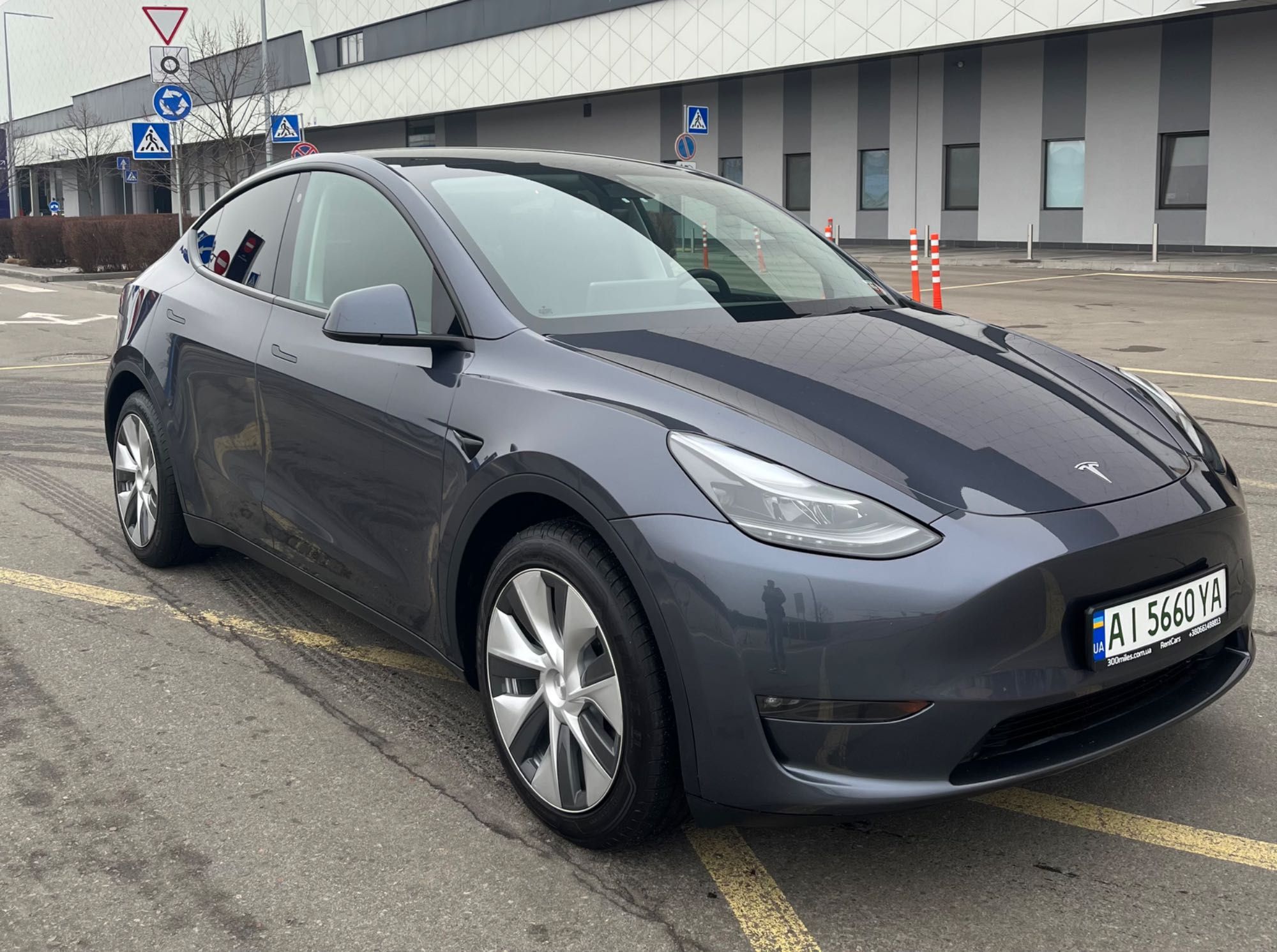 Оренда Tesla Model Y Long Range Dual Motor