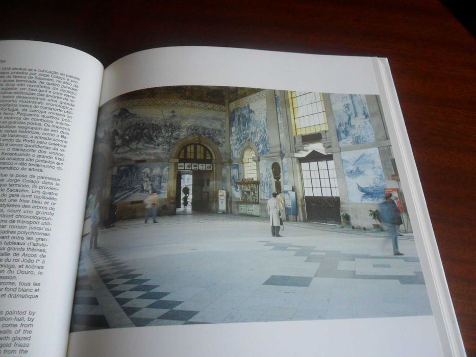 "Portugal: Painéis de Azulejos no Século XX" de Jacqueline Hengl -1987