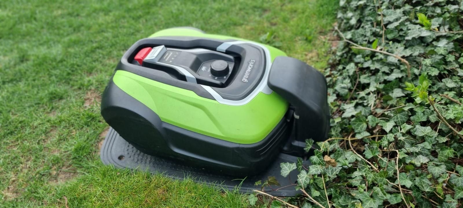 Robot koszący Greenworks OptiMow 10 GSM Kosiarka Automatyczna  

źródł