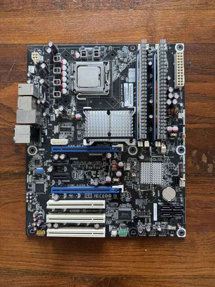 Маткринська плата intel desktop board 775 soket з процесорами та озу