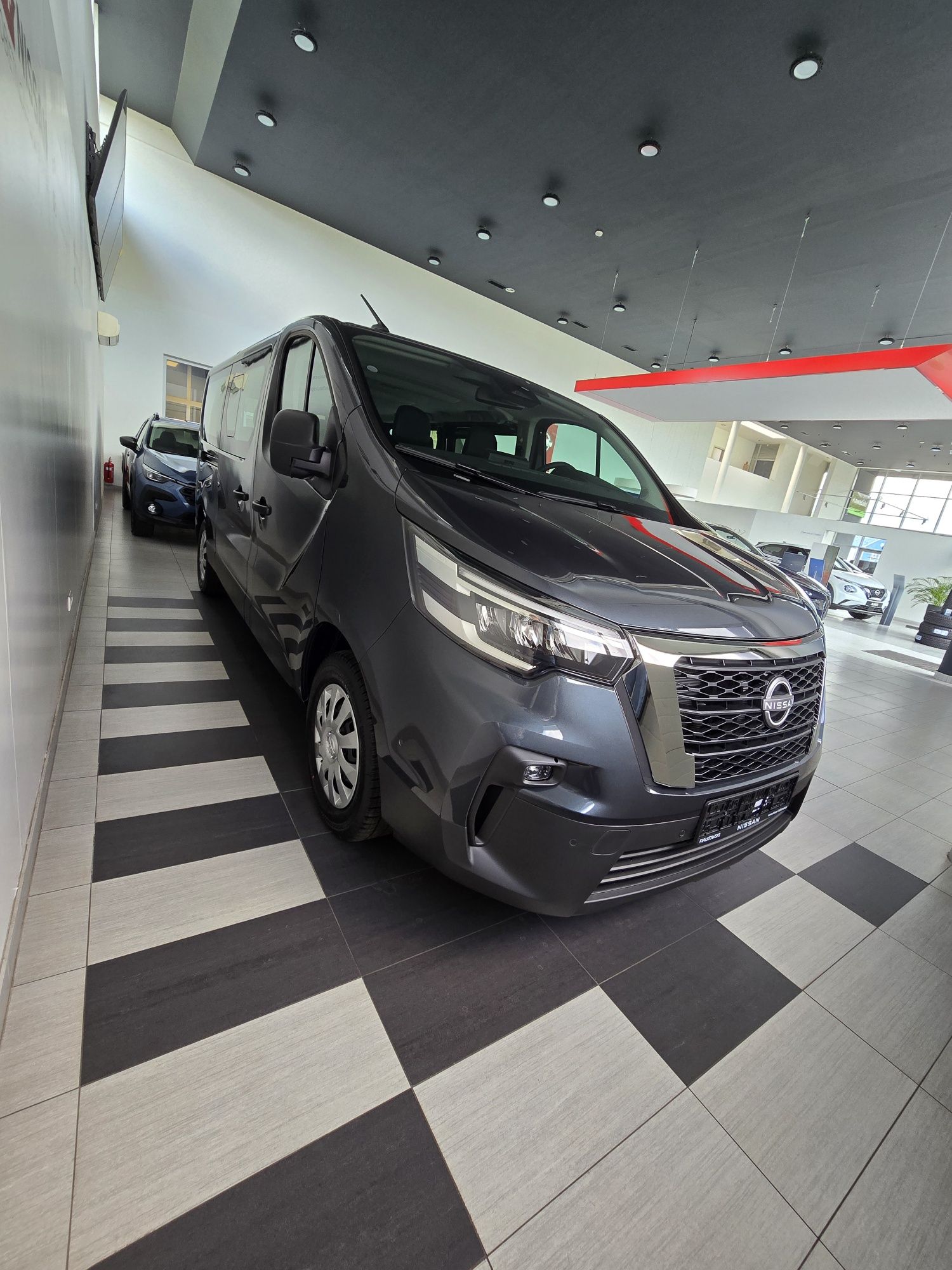 Wynajem busa Nowy Nissan Primastar