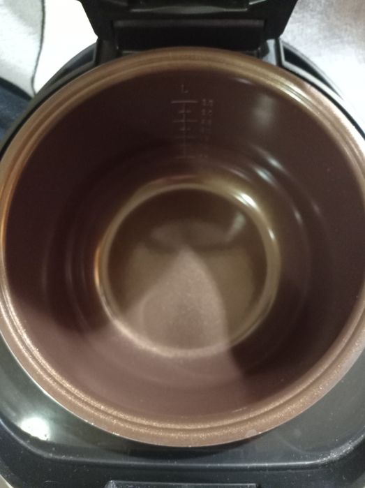 Продам как новую импортную  мультиварка Polaris на 5 литров в отличном