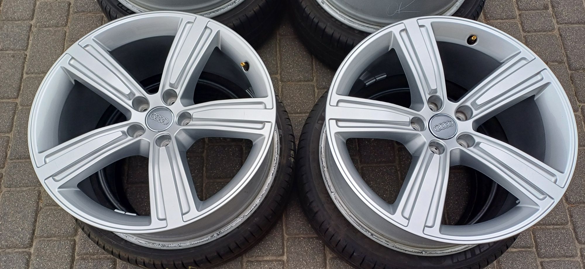 Alufelgi AUDI 8x19 cali , rozstaw śrub 5x112.