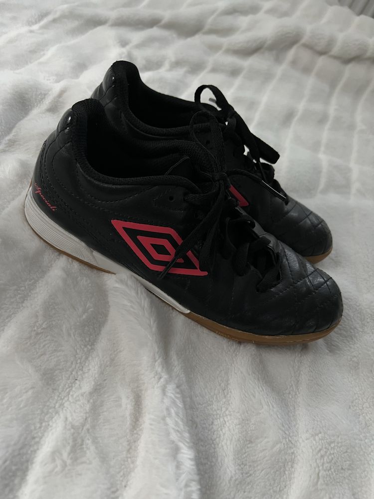 Sportowe czarne buty Umbro rozmiar 38,5