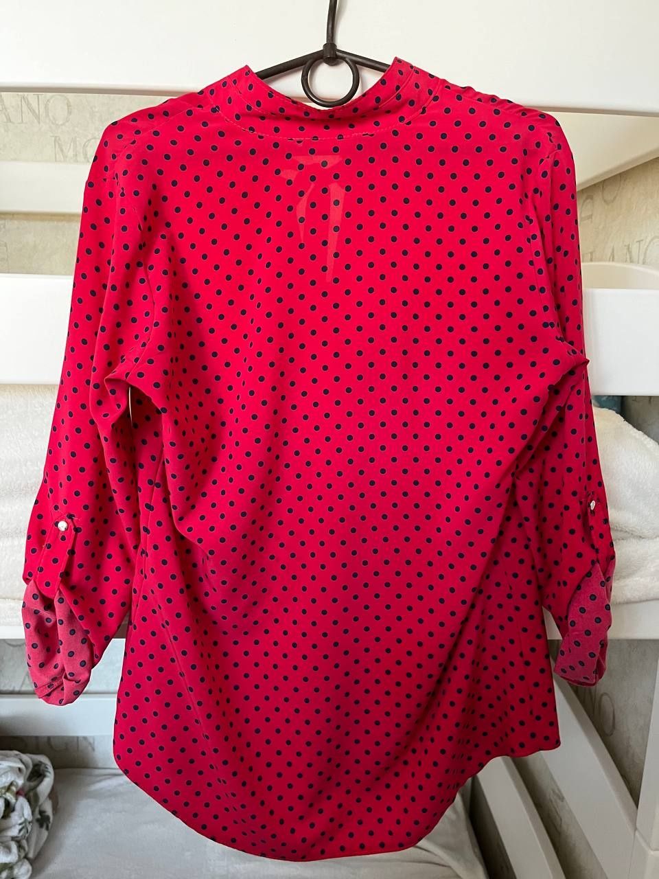 Блуза червона в горошок