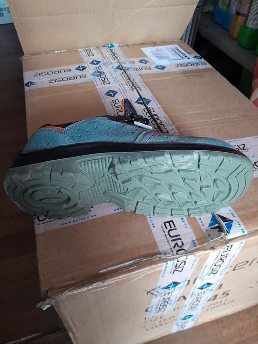 Новые рабочие ботинки