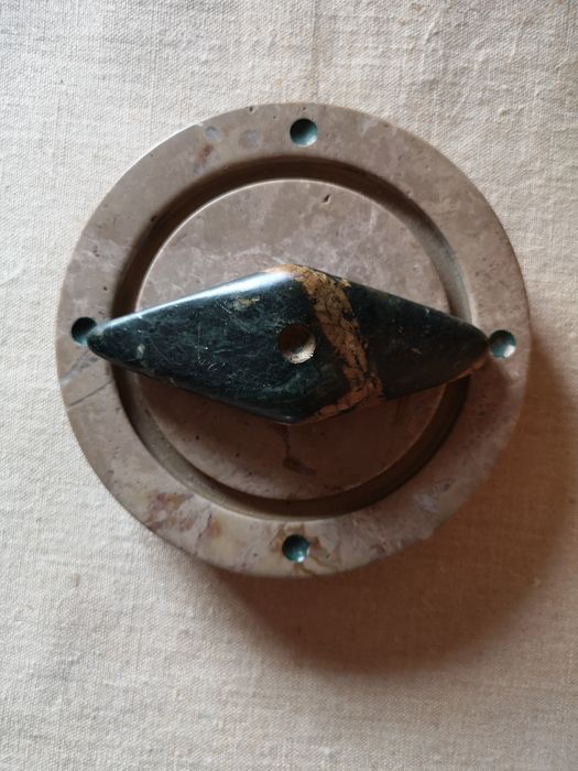 Escultura "bússola" do artista Moisés