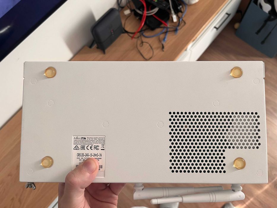 Router Mikrotik CRS125-24G-1S-2HnD-IN
