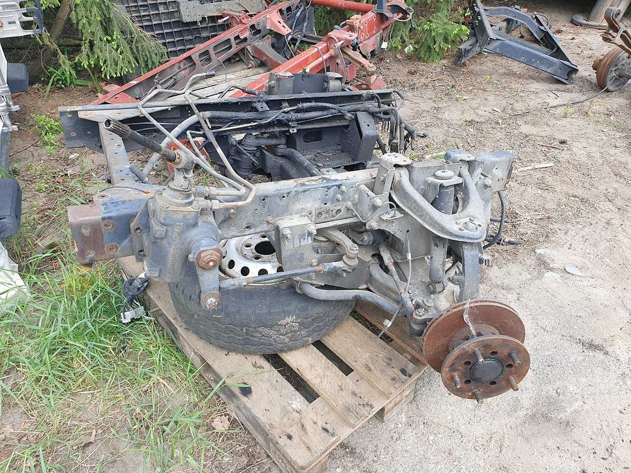 Zawieszenie przednie na części Nissan Cabstar 3.0 02-06