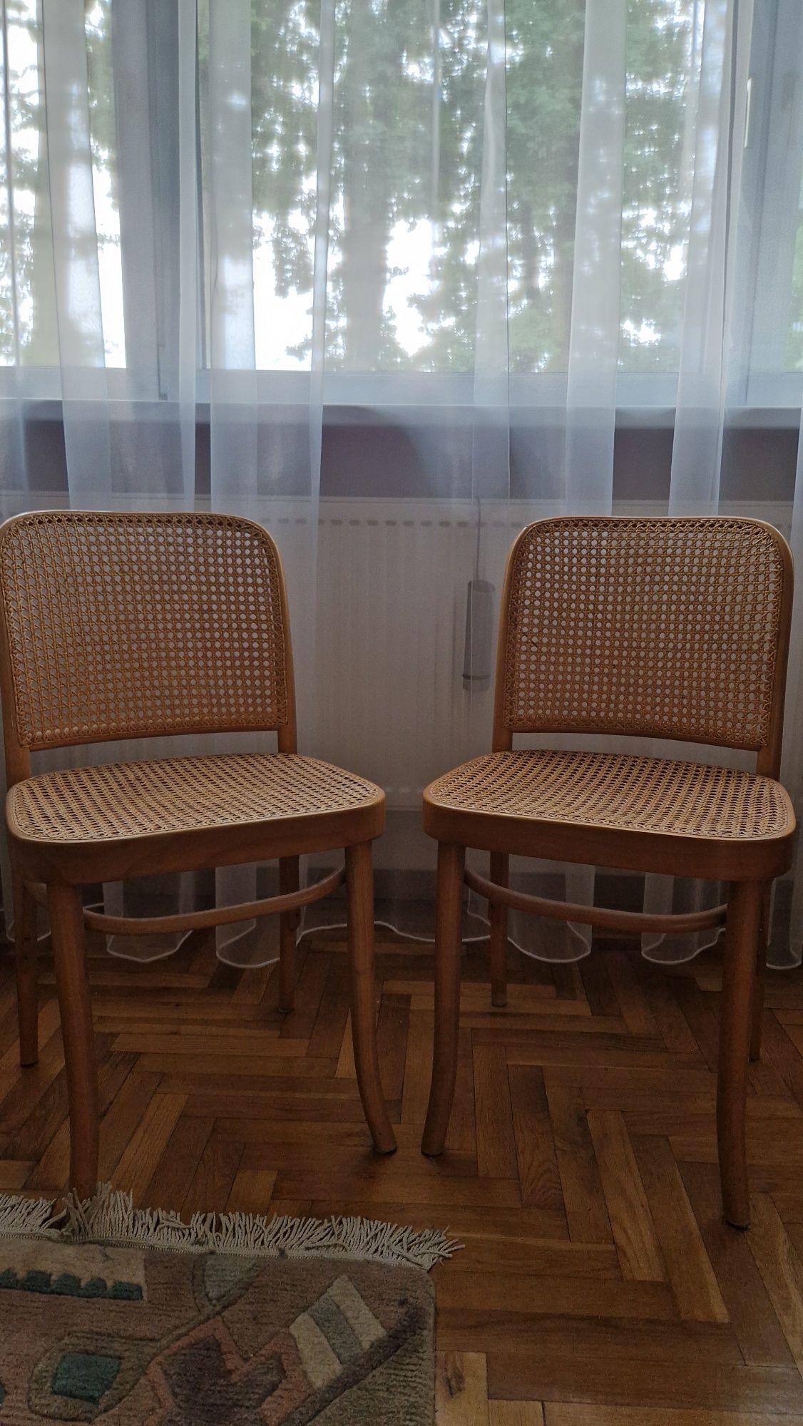 Stylowe krzesła o klasycznym designie