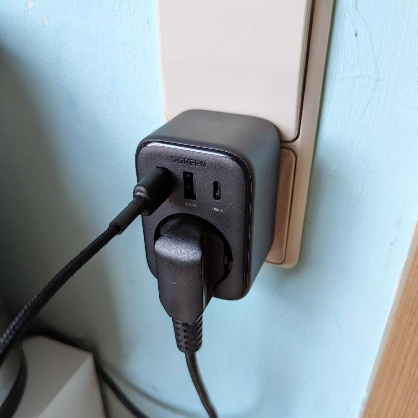 ładowarka z gniazdem dodatkowym  2xUSB-A, 1xUSB-C