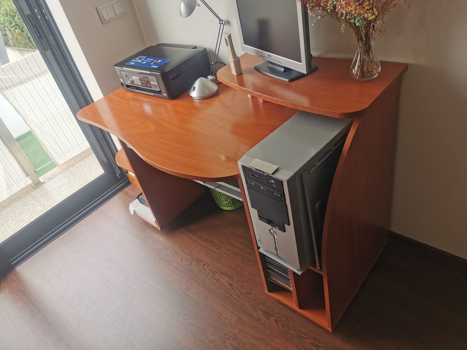 Secretária computador
