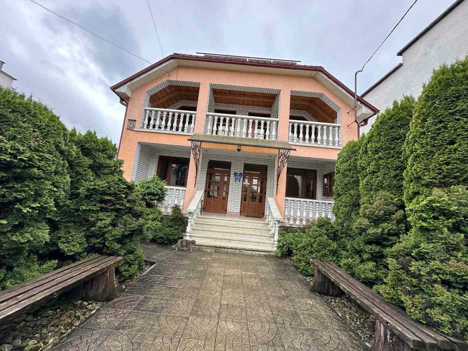 Продається будинок з торговими точками в с. Вишково
