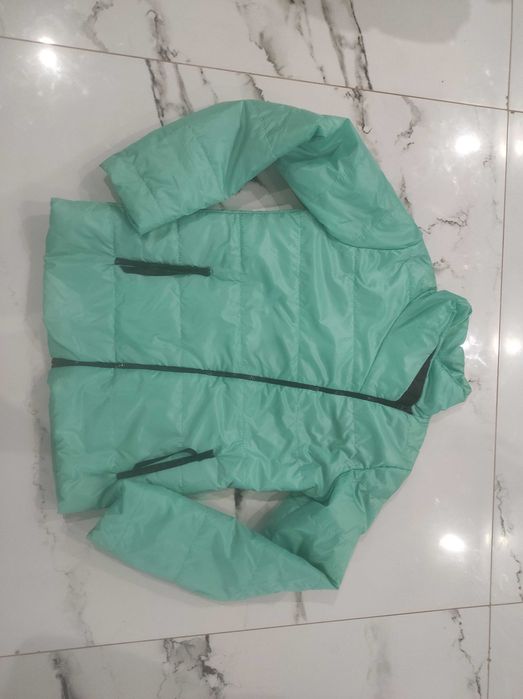 Куртка, вітровка на дівчину