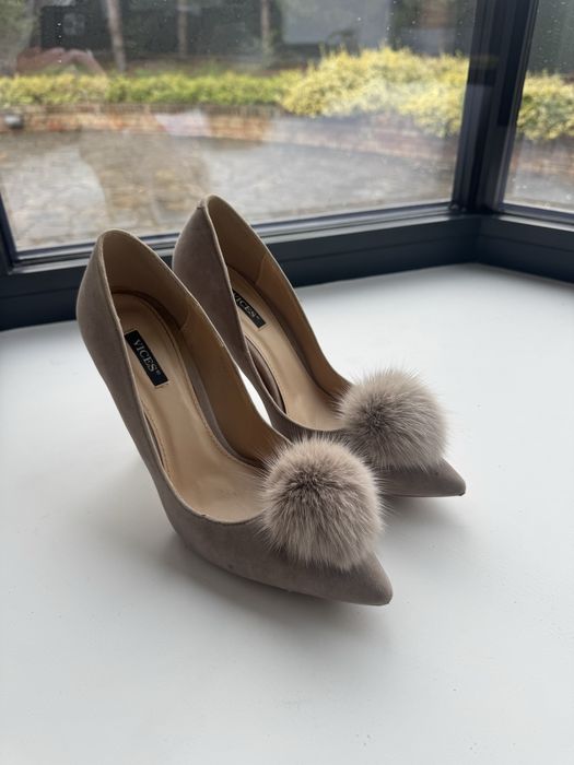 Туфлі бежевого кольру з пухнастиками