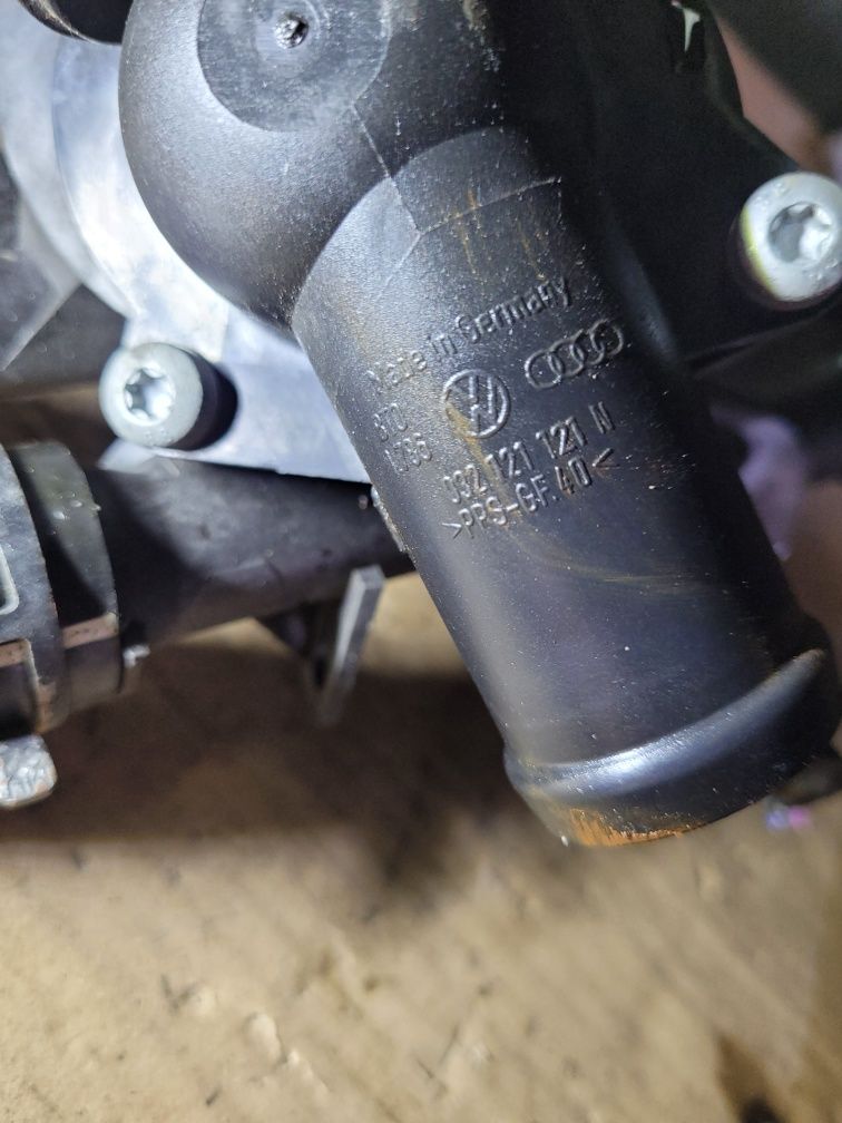 Obudowa termostatu vw golf IV bora Audi A2 1.6FSI benzyna 2002r BAD