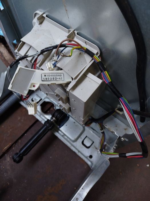 Продаю по запчастям стиралки Самсунг 6кгWF8598NMW9 Занусси Вирпул60230