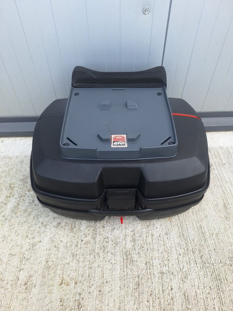 Kufer centralny Givi E45(monokey)+Oparcie dla pasażera+1 kluczyk