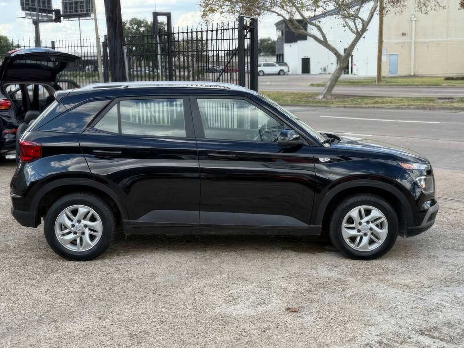 Hyundai Venue      2020