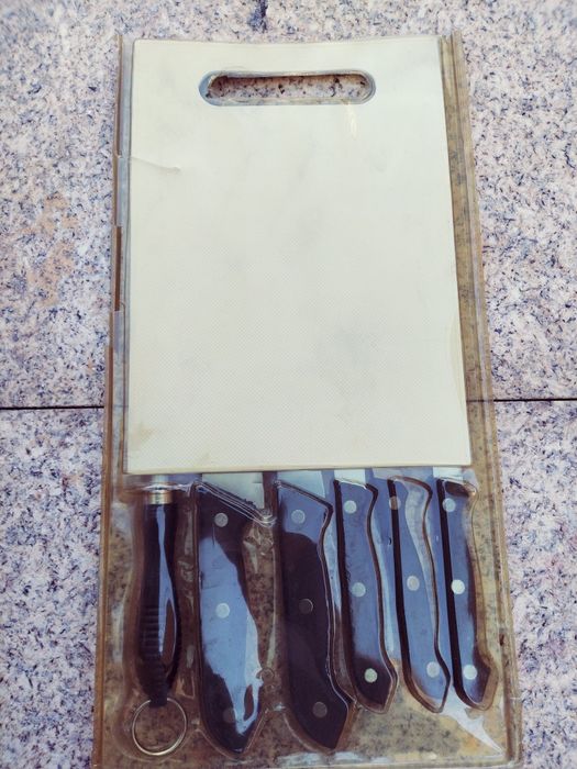 Conjunto de 5 facas, 1 afiador em aço 18/10,  tábua de corte Rostfrei