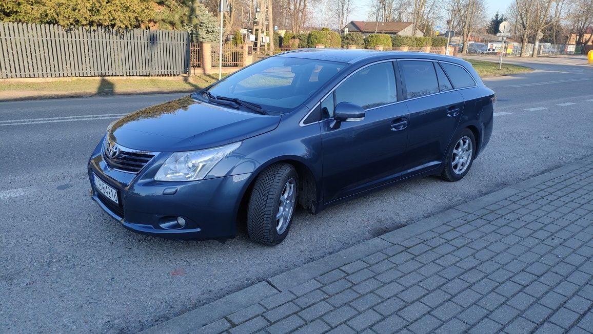 Toyota Avensis rok 2009 1,8 benzyna + gaz LPG bardzo ładna