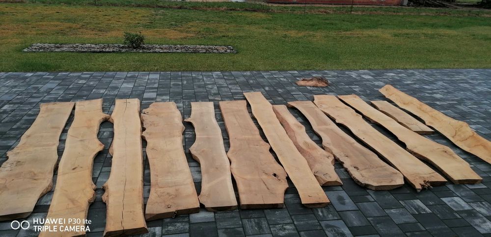 Deski dębowe 5 cm grubości.