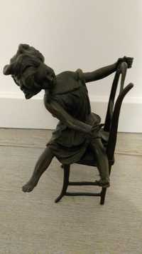 Статуэтка девушка на стуле бронза