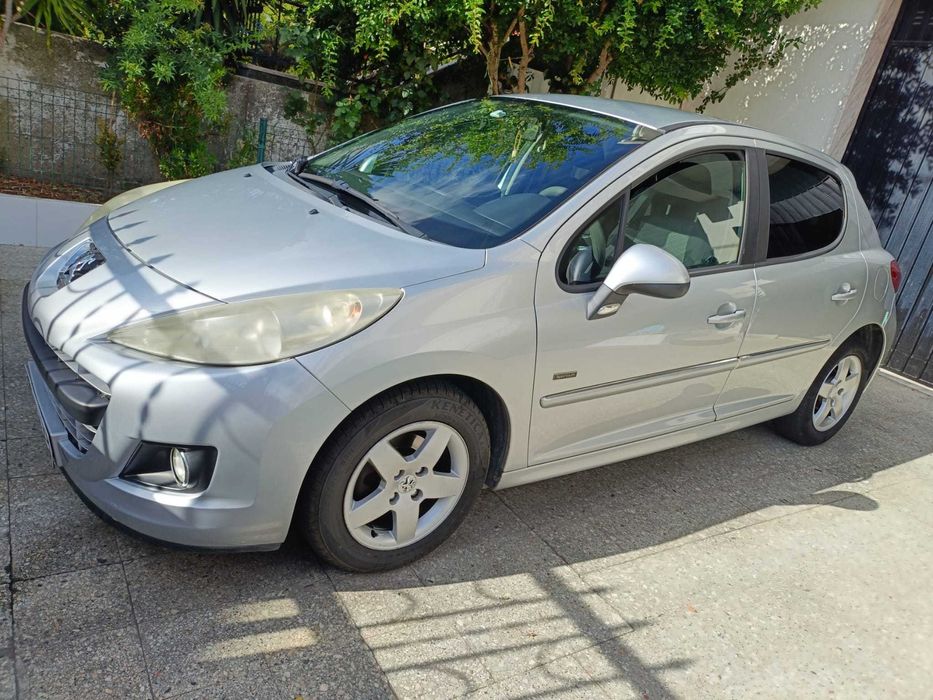 Peugeot 207 1.4 versão Sportium – 2011 – 144 160 km – Bom estado geral