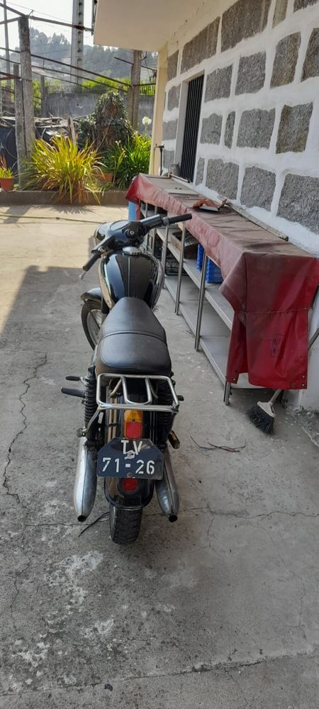 Jawa 250 de 1972 restaurada como nova