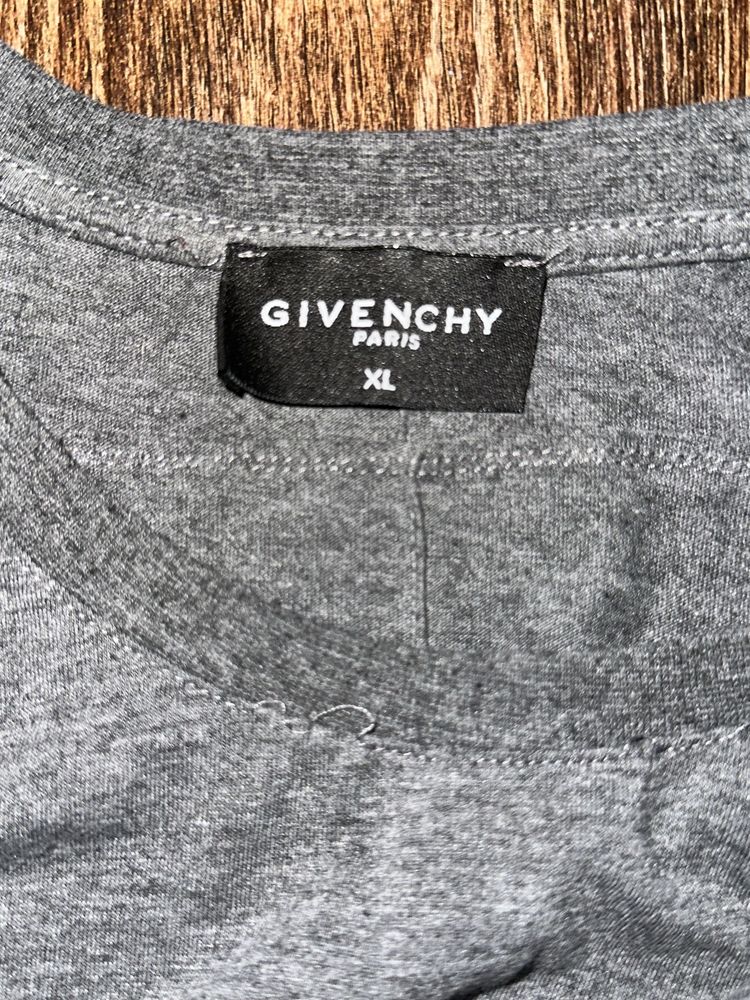 Футболка Givenchy