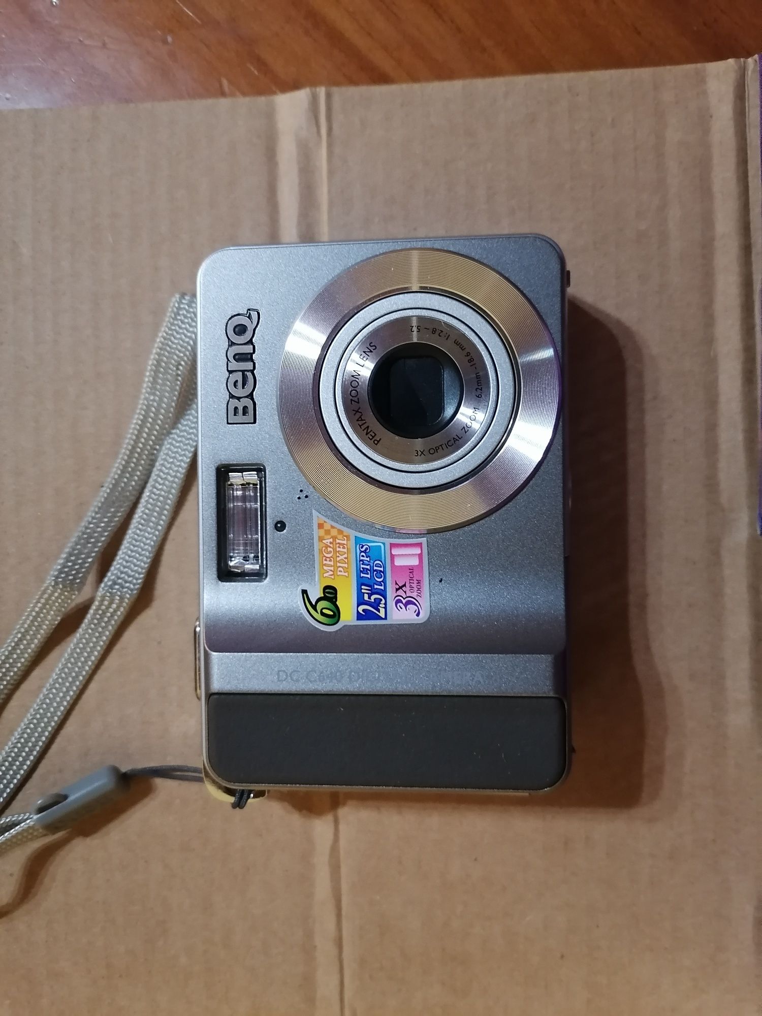 Máquina fotográfica BenQ DC C640