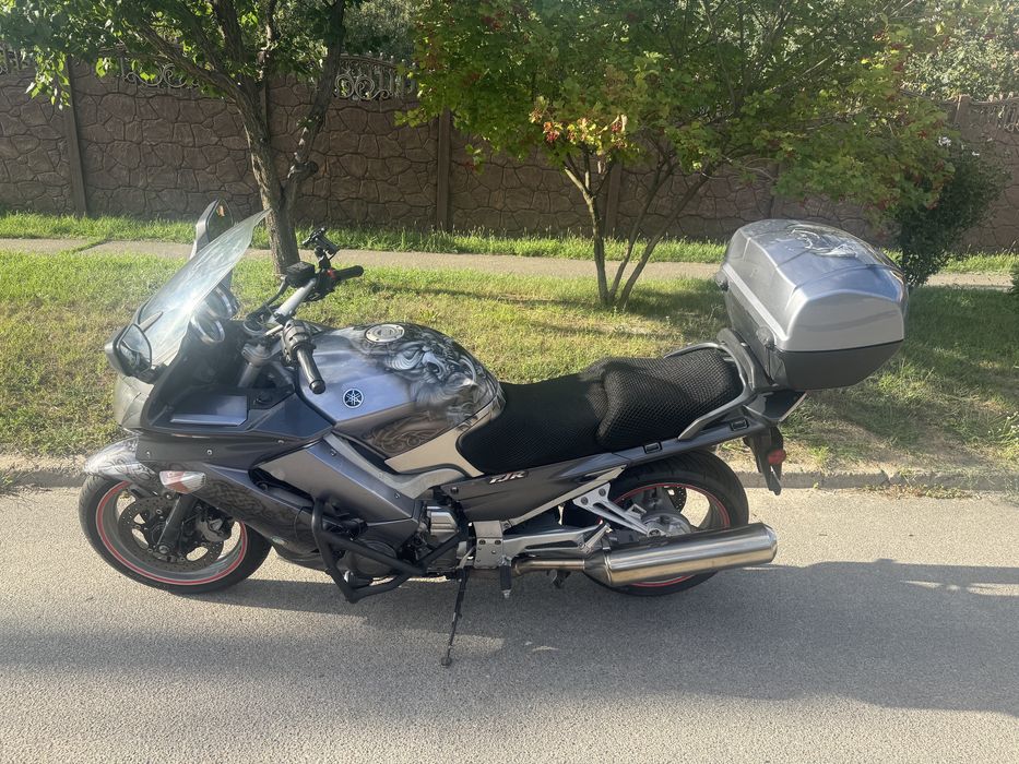 YAMAHA  FJR 1300..