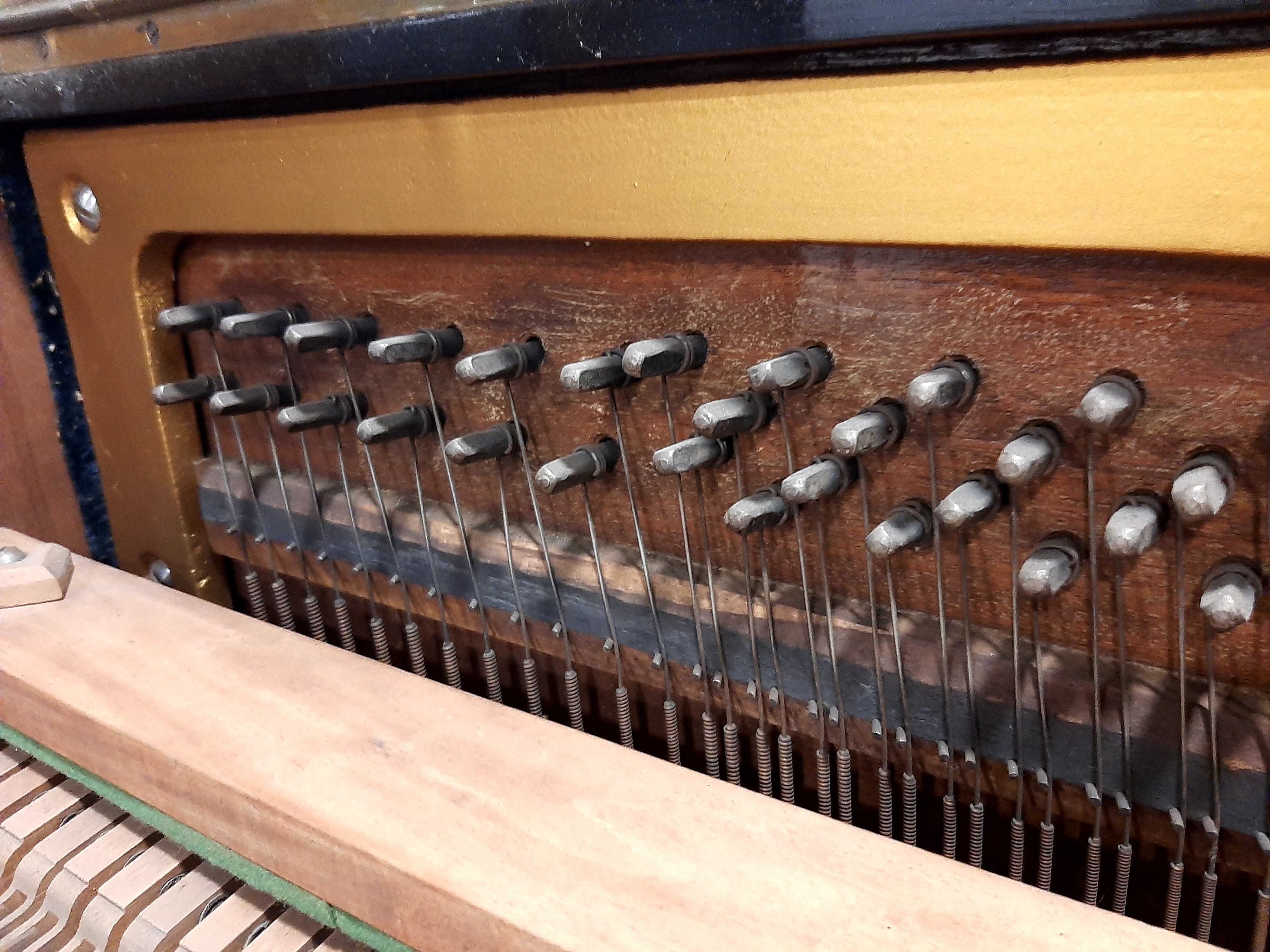 Piano acústico vertical usado