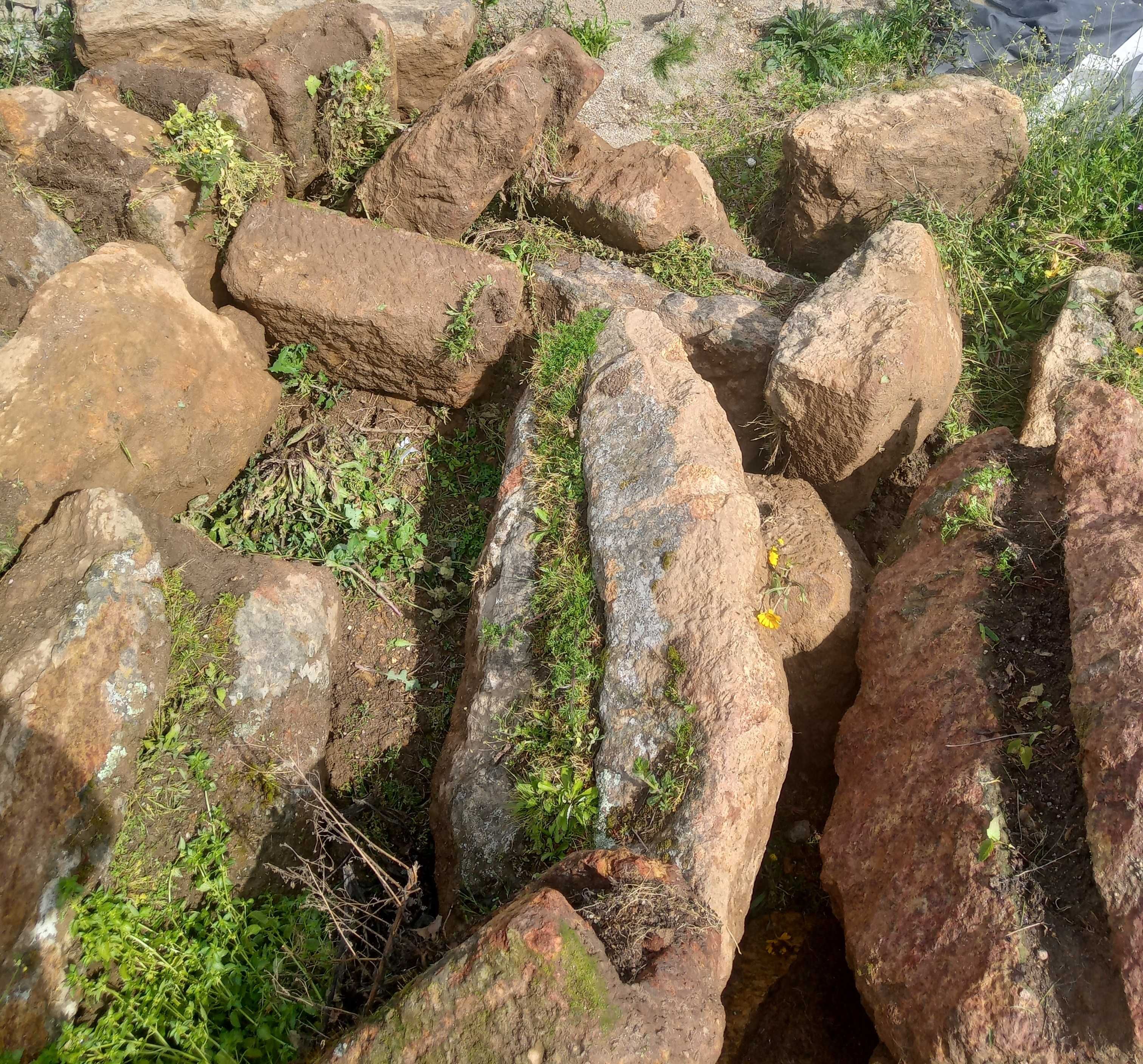 Caleiros em Pedra Xisto