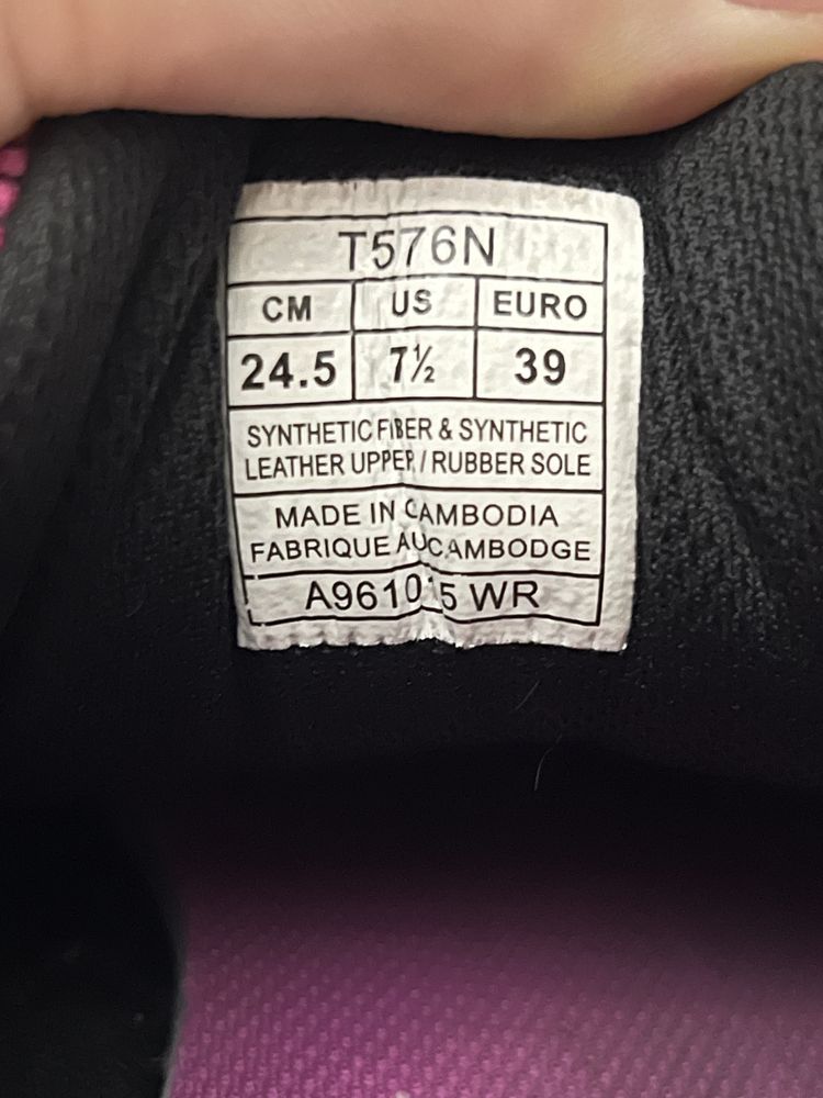 Жіночі росівки ASICS