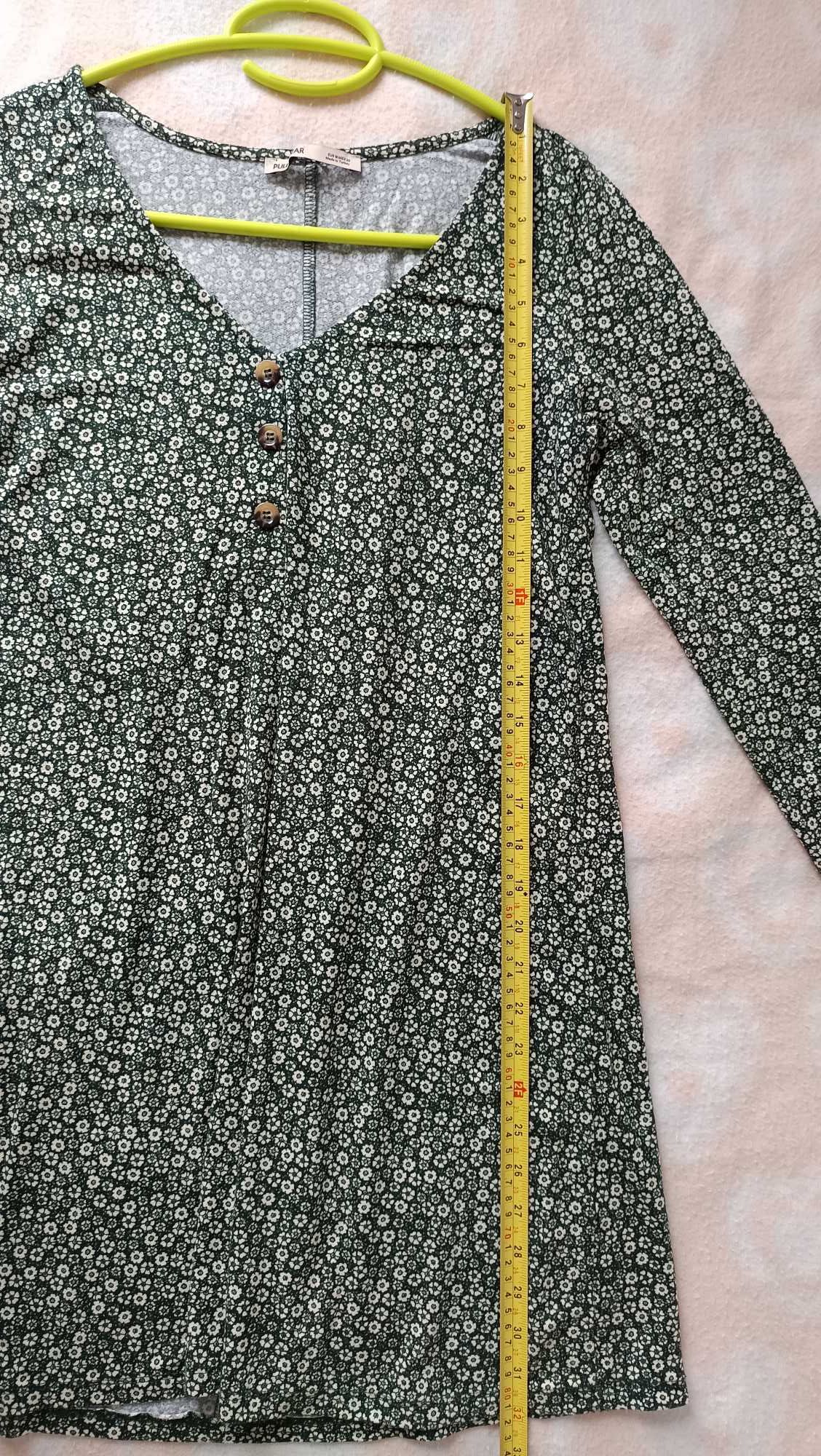 Ciemnozielona sukienka tunika w kwiaty Pull & Bear