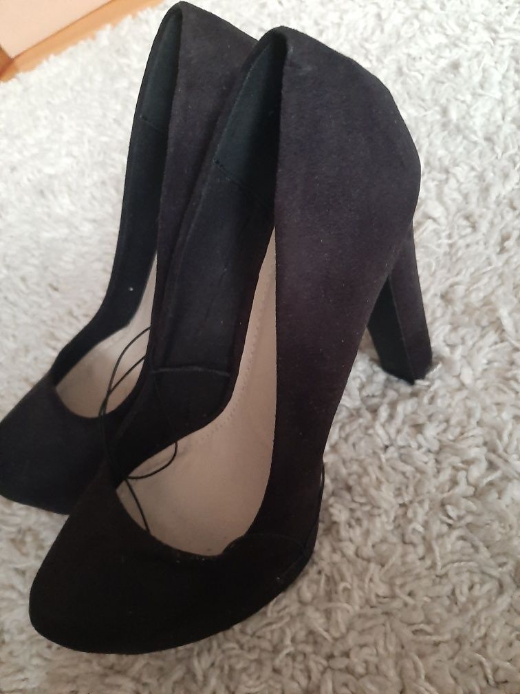 Czarne buty 39 NOWE na obcasie i platformie