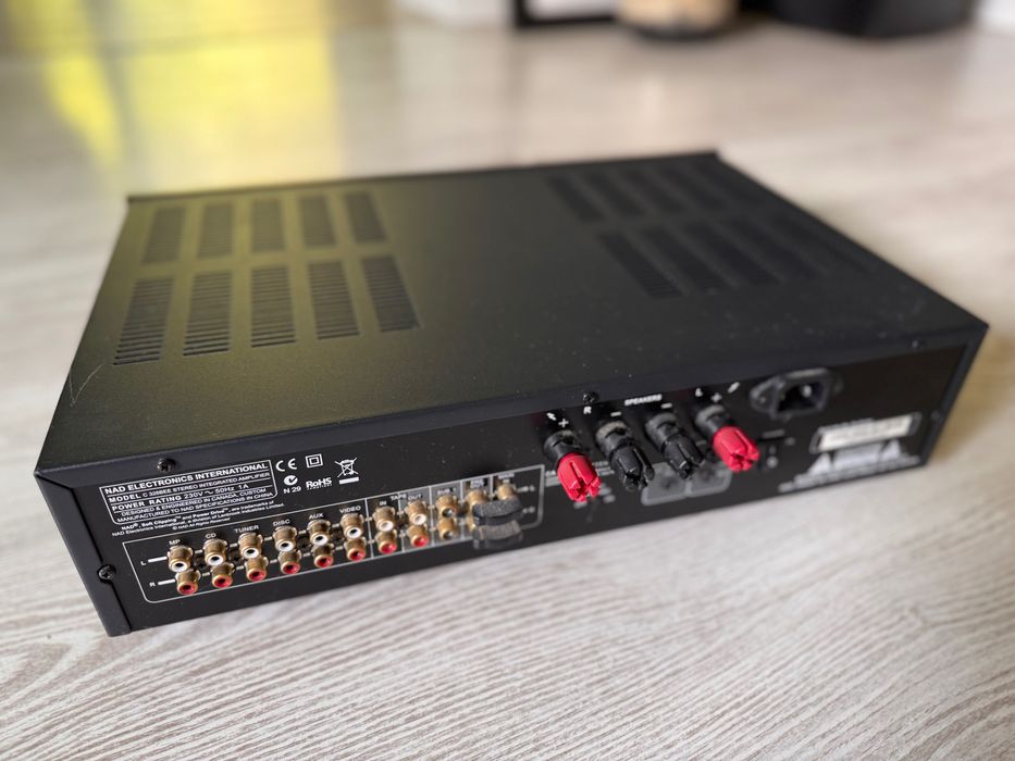 NAD C326 BEE wzmacniacz + pilot