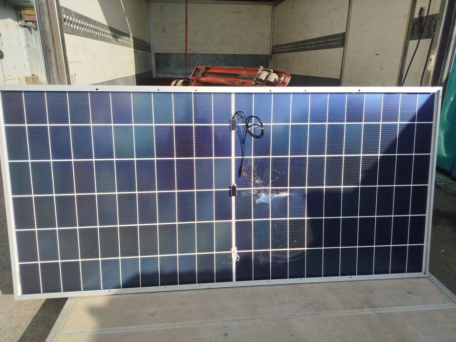 Сонячні панелі .