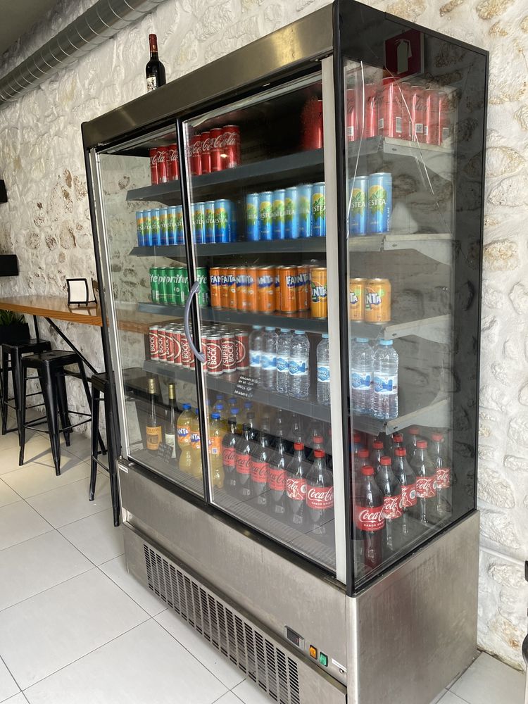 Vitrine refrigerada (frio positivo) com ventilacao