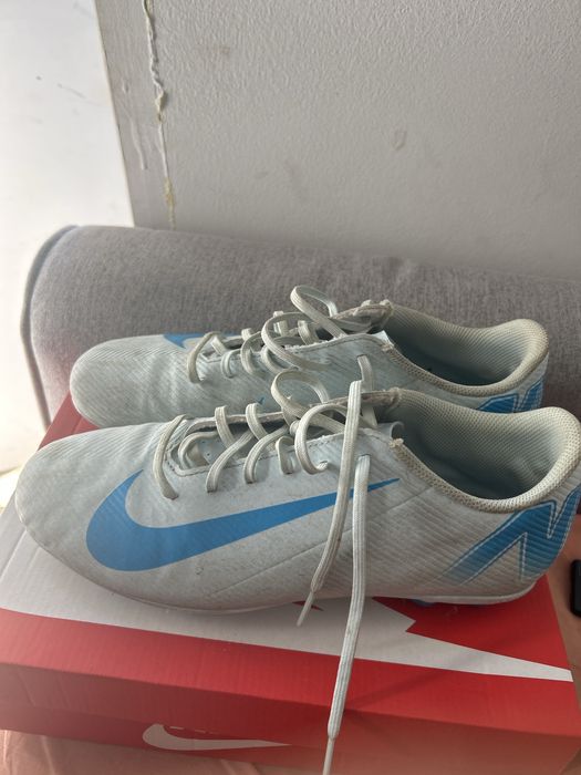 Chuteiras da nike nova e barata