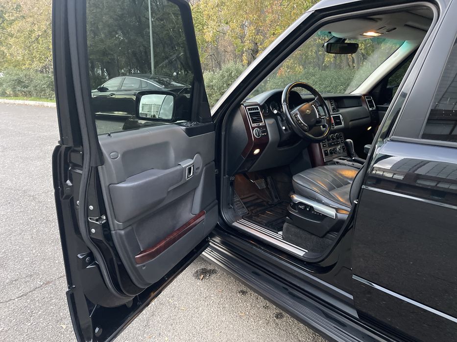 Продам Land Rover Range Rover 4.4 2007 года Официал