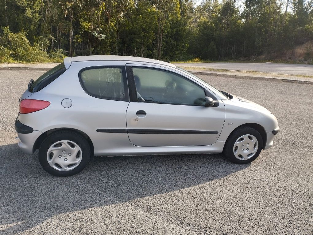 Peugeot 206 COMERCIAL com motor 1.9 Diesel.