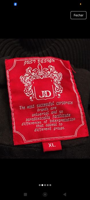 Casaco preto  com bolsos e fecho