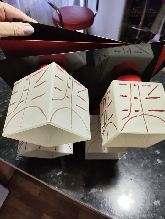 Люстра на чотири лампи.